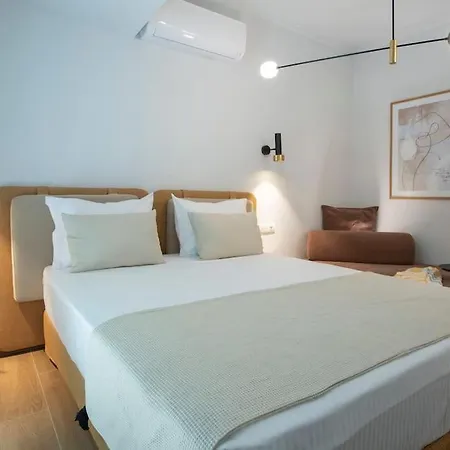 Theretro, With Superb View Apolpaina