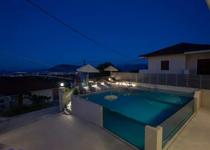 Theretro, With Superb View 빌라